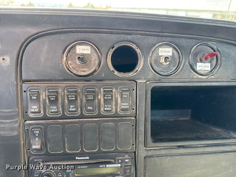 image for item NA9906 2009 International Prostar semi truck