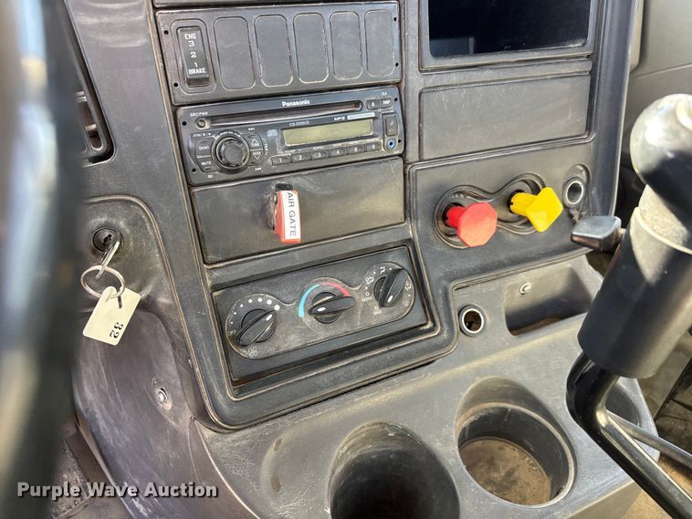 image for item NA9906 2009 International Prostar semi truck