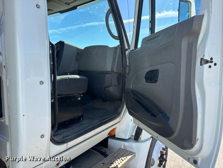 image for item NA9906 2009 International Prostar semi truck