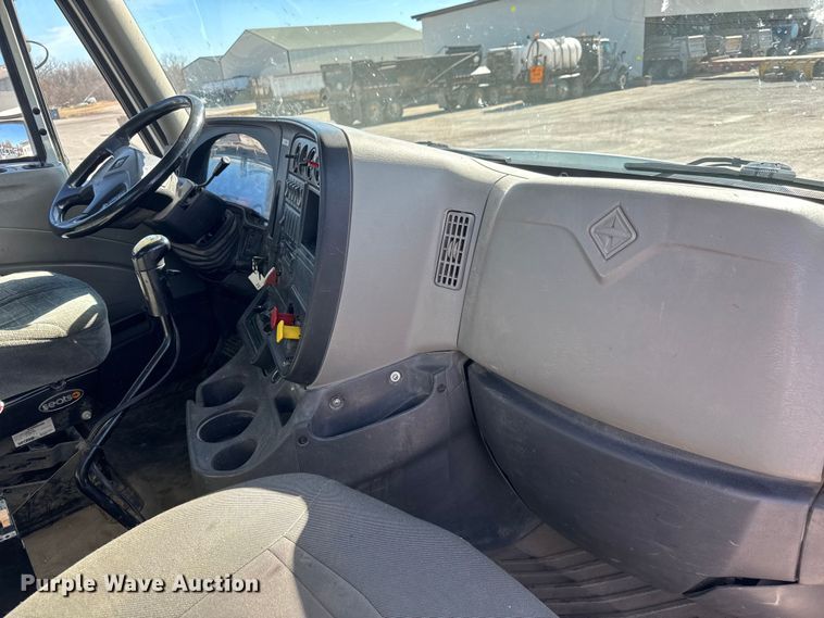 image for item NA9906 2009 International Prostar semi truck