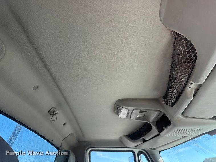 image for item NA9906 2009 International Prostar semi truck