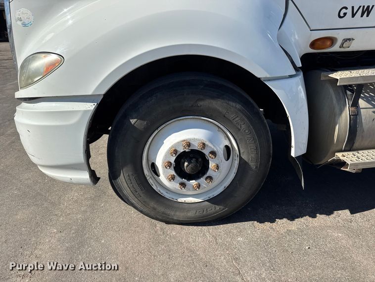 image for item NA9906 2009 International Prostar semi truck