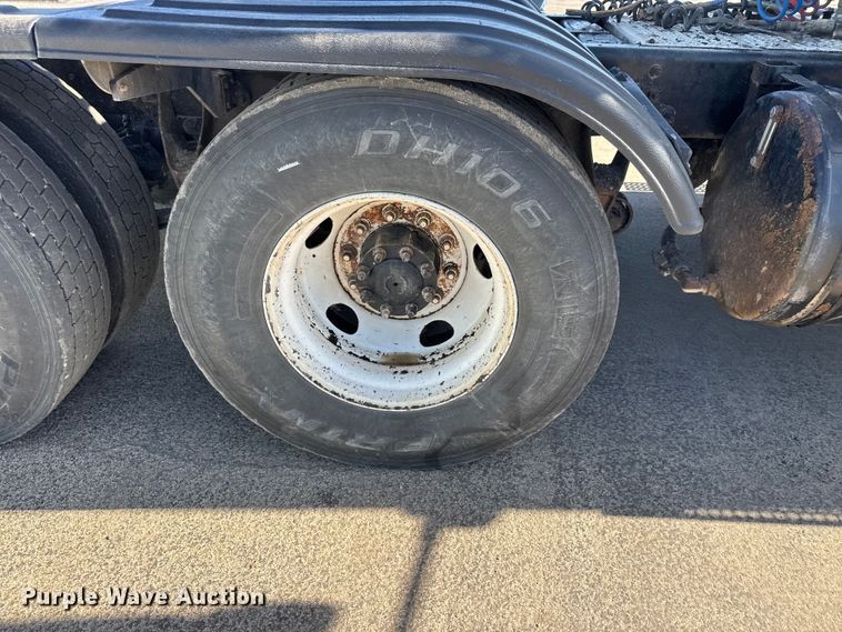 image for item NA9906 2009 International Prostar semi truck