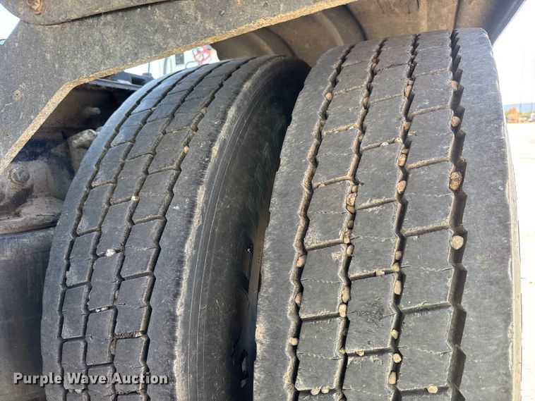 image for item NA9906 2009 International Prostar semi truck