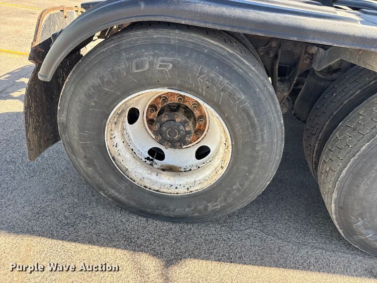 image for item NA9906 2009 International Prostar semi truck