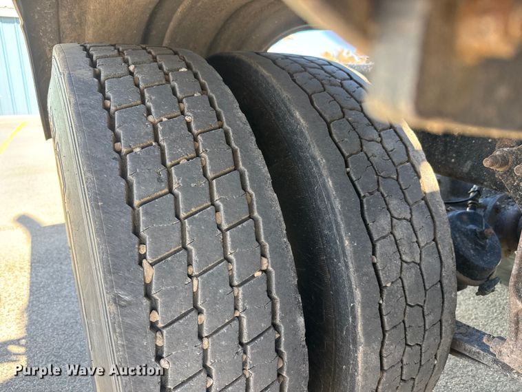 image for item NA9906 2009 International Prostar semi truck