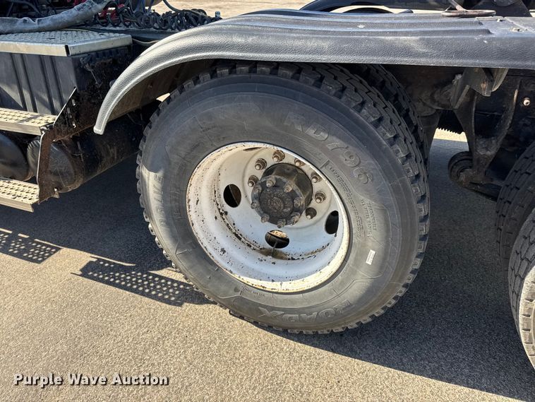 image for item NA9906 2009 International Prostar semi truck