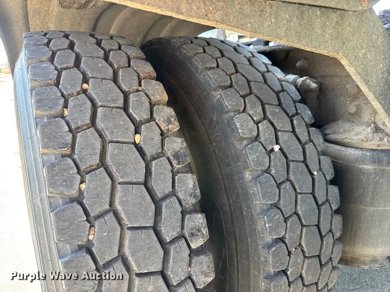 image for item NA9906 2009 International Prostar semi truck