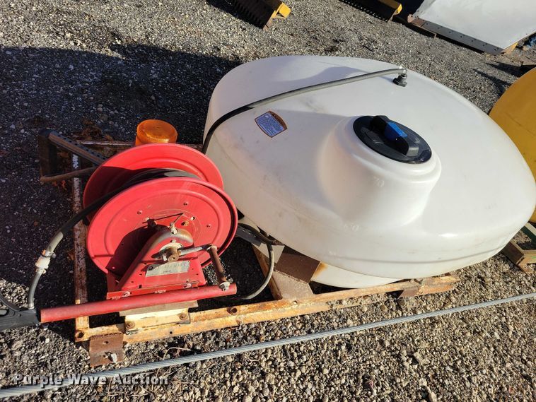 image for item NO9764 (2) tanks