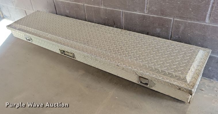 image for item NO9766 DeeZee toolbox