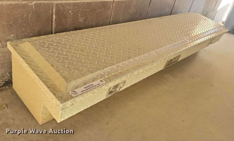 image for item NO9766 DeeZee toolbox