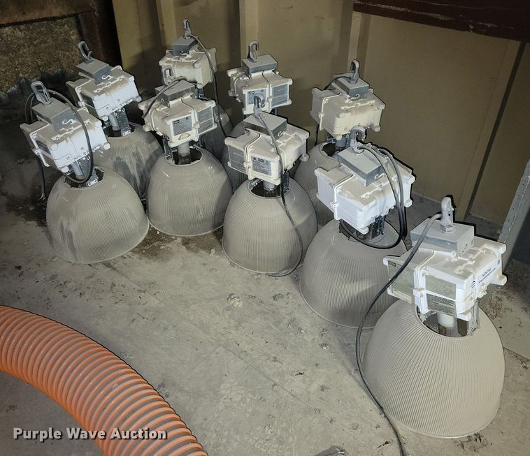 image for item NO9768 (9) Hubbell shop lights