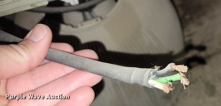 image for item NO9768 (9) Hubbell shop lights