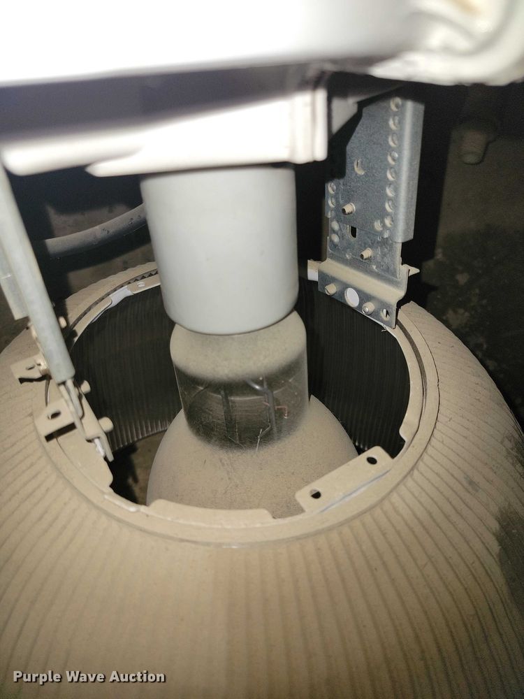 image for item NO9768 (9) Hubbell shop lights