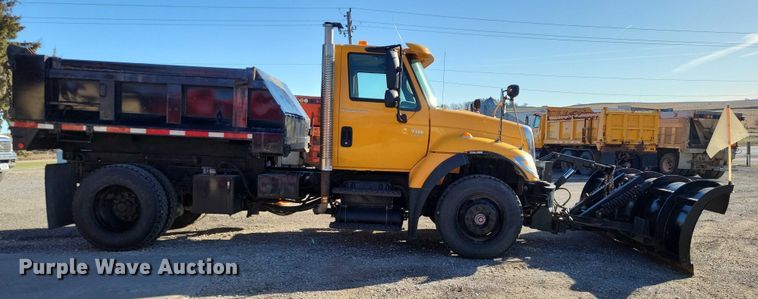 image for item NO9769 2006 International 7300 dump / spreader truck