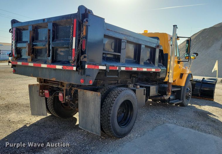 image for item NO9769 2006 International 7300 dump / spreader truck