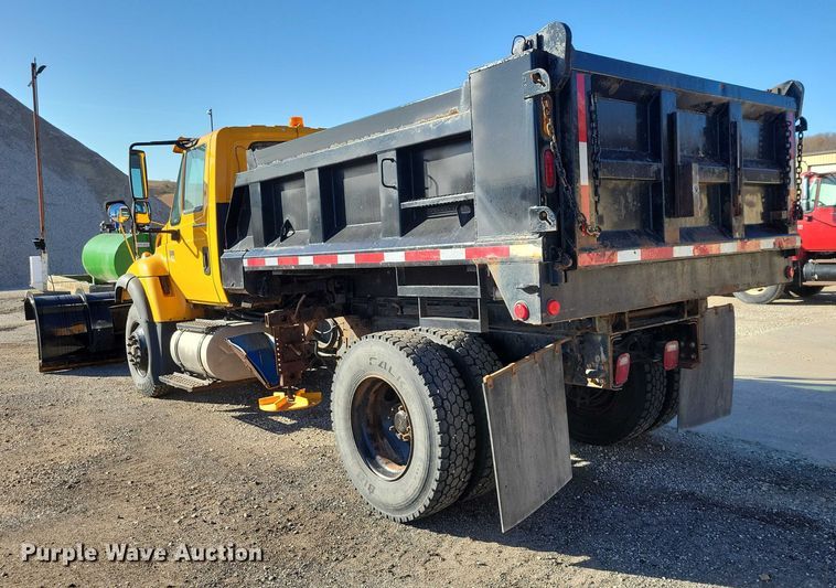 image for item NO9769 2006 International 7300 dump / spreader truck