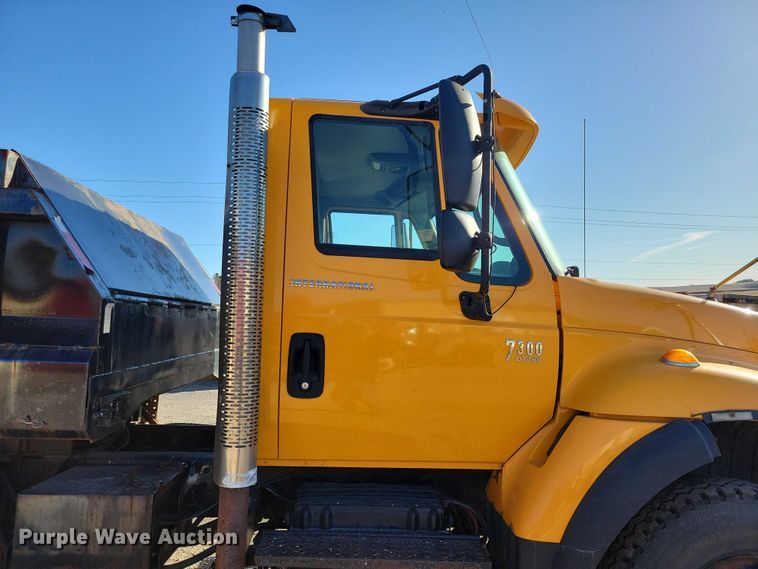 image for item NO9769 2006 International 7300 dump / spreader truck