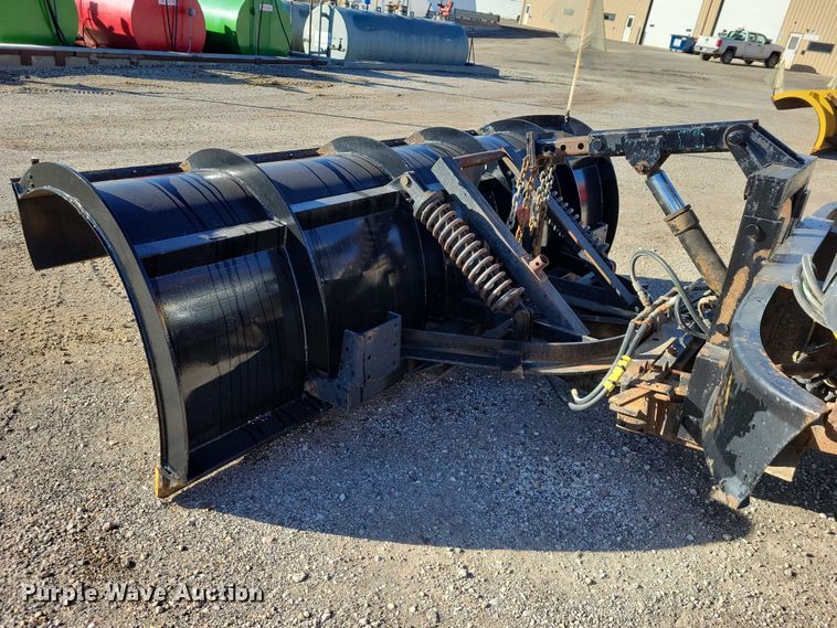 image for item NO9769 2006 International 7300 dump / spreader truck