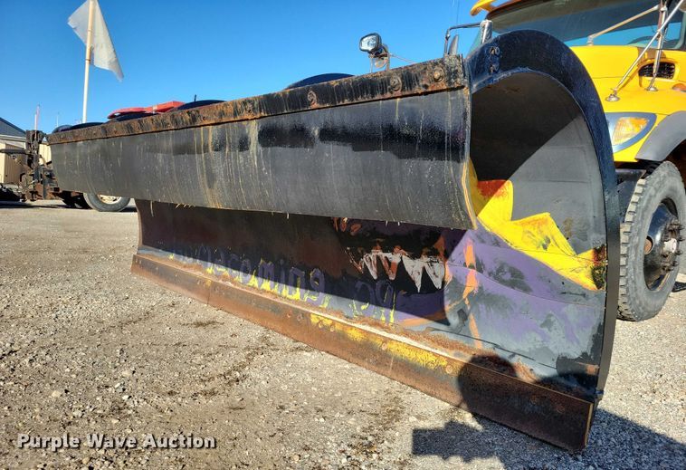 image for item NO9769 2006 International 7300 dump / spreader truck