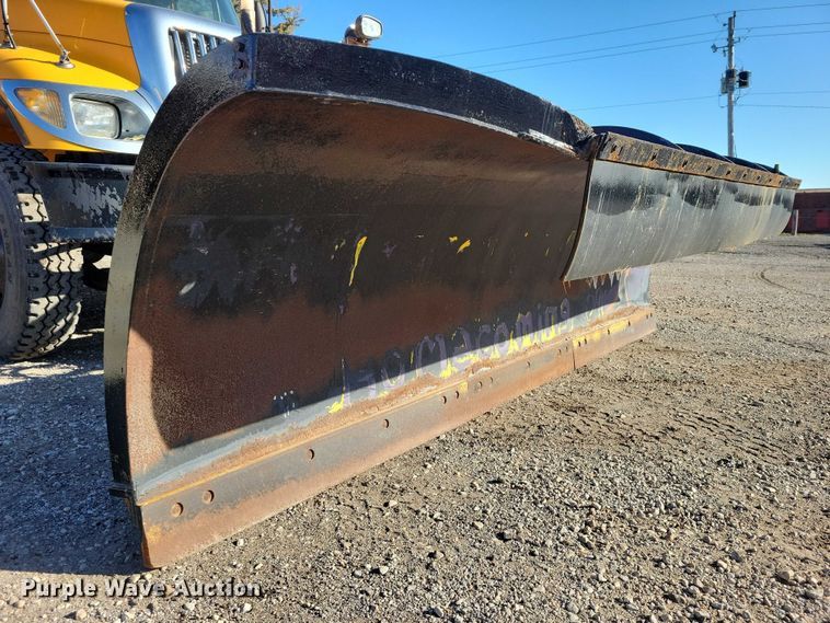 image for item NO9769 2006 International 7300 dump / spreader truck