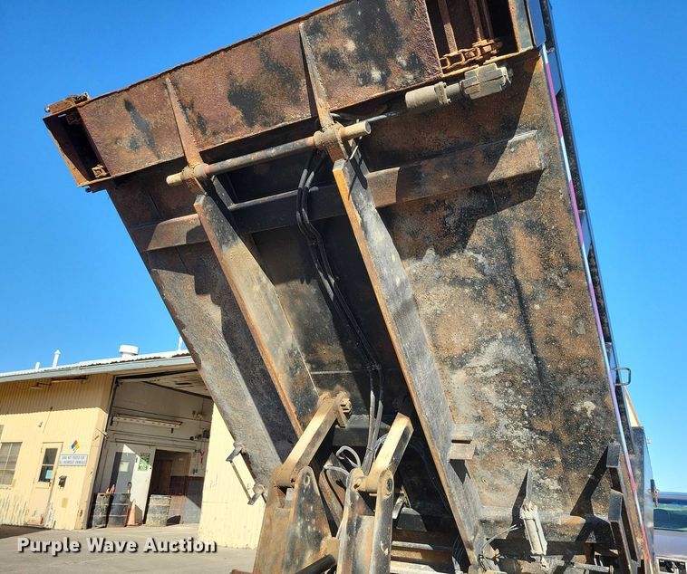 image for item NO9769 2006 International 7300 dump / spreader truck