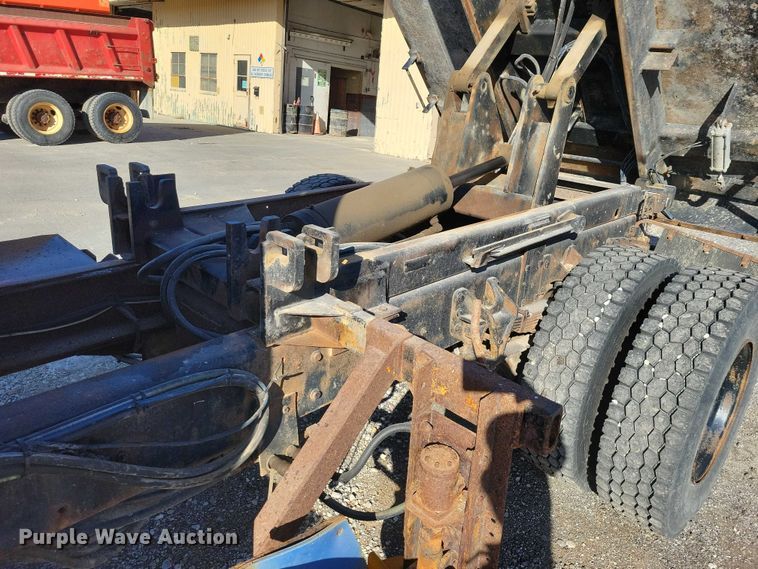 image for item NO9769 2006 International 7300 dump / spreader truck