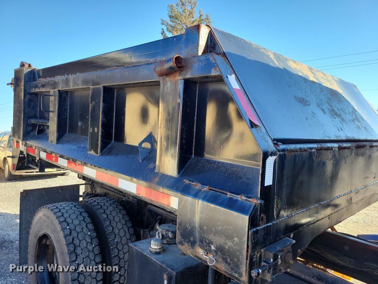 image for item NO9769 2006 International 7300 dump / spreader truck