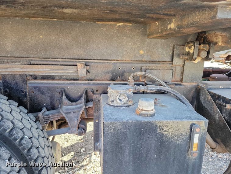 image for item NO9769 2006 International 7300 dump / spreader truck