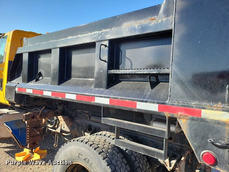 image for item NO9769 2006 International 7300 dump / spreader truck