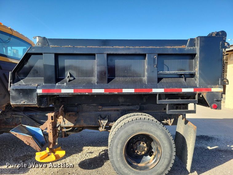 image for item NO9769 2006 International 7300 dump / spreader truck