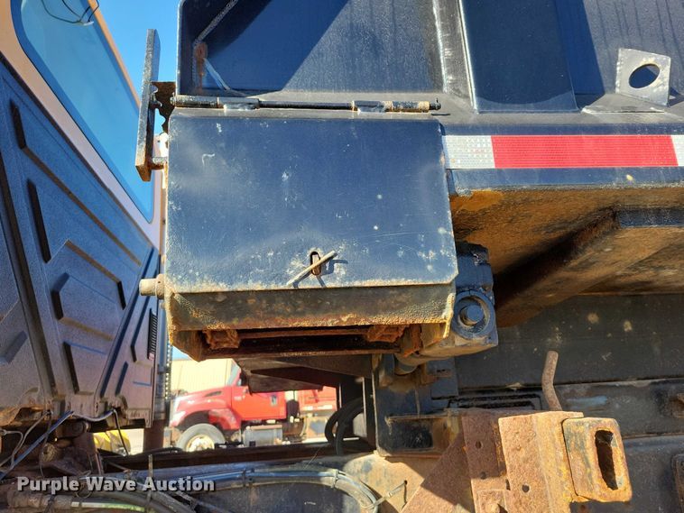 image for item NO9769 2006 International 7300 dump / spreader truck