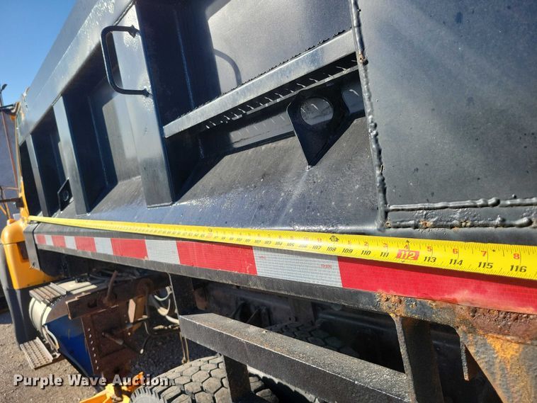 image for item NO9769 2006 International 7300 dump / spreader truck