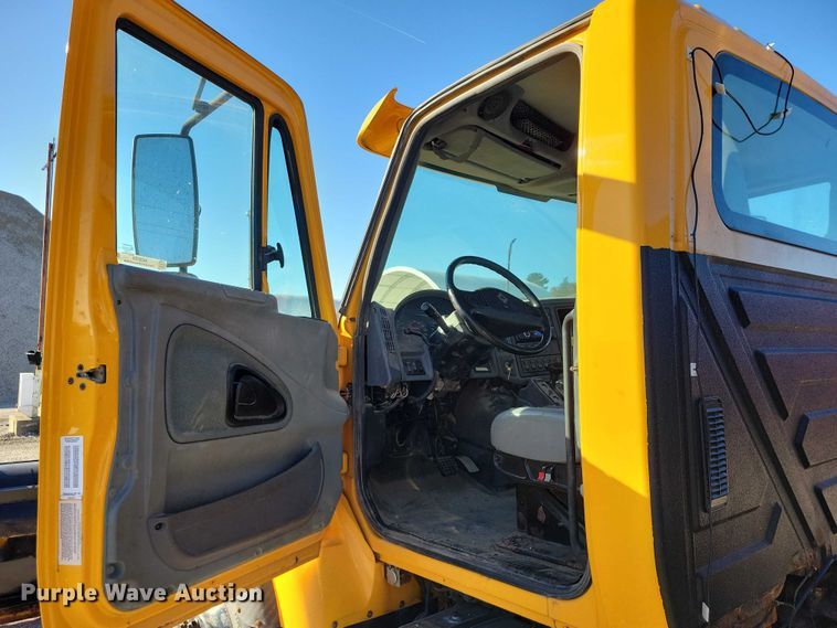 image for item NO9769 2006 International 7300 dump / spreader truck