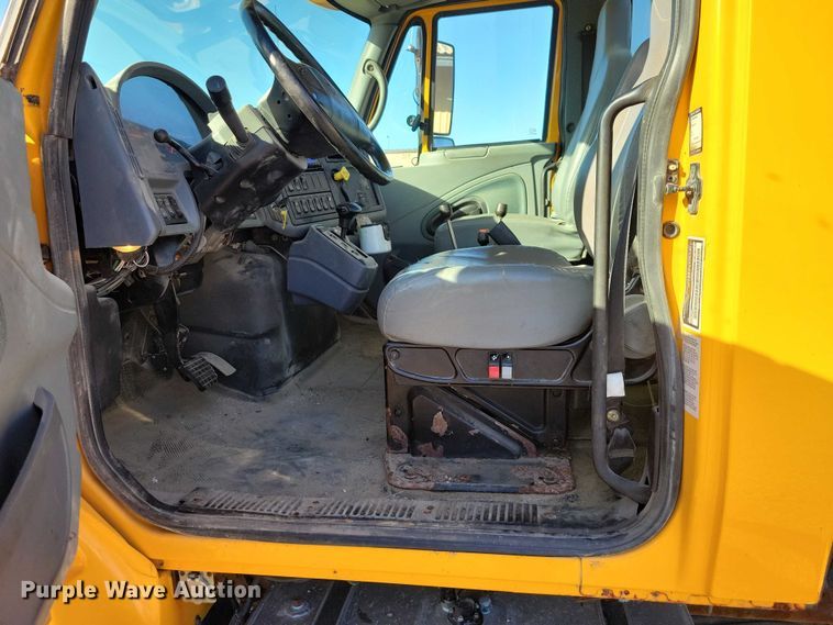 image for item NO9769 2006 International 7300 dump / spreader truck