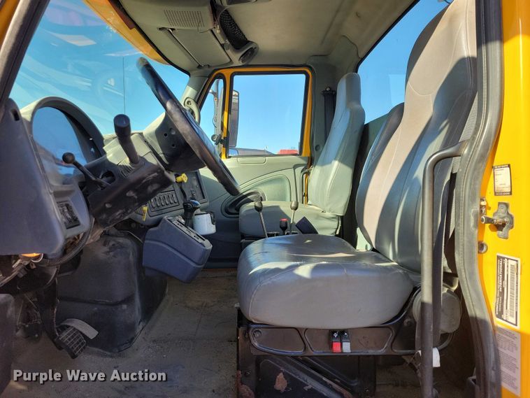 image for item NO9769 2006 International 7300 dump / spreader truck