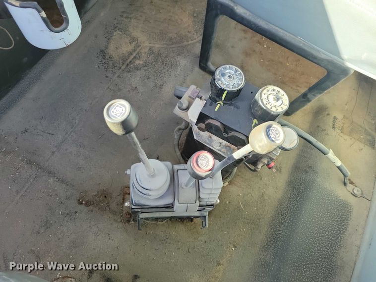 image for item NO9769 2006 International 7300 dump / spreader truck