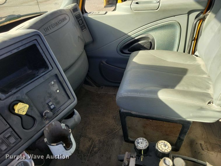 image for item NO9769 2006 International 7300 dump / spreader truck