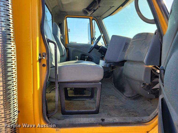 image for item NO9769 2006 International 7300 dump / spreader truck