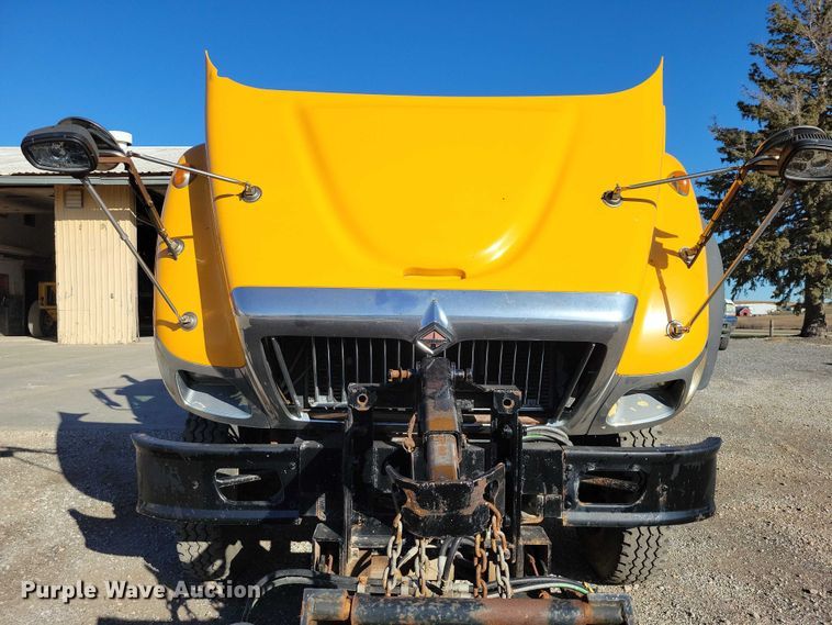 image for item NO9769 2006 International 7300 dump / spreader truck