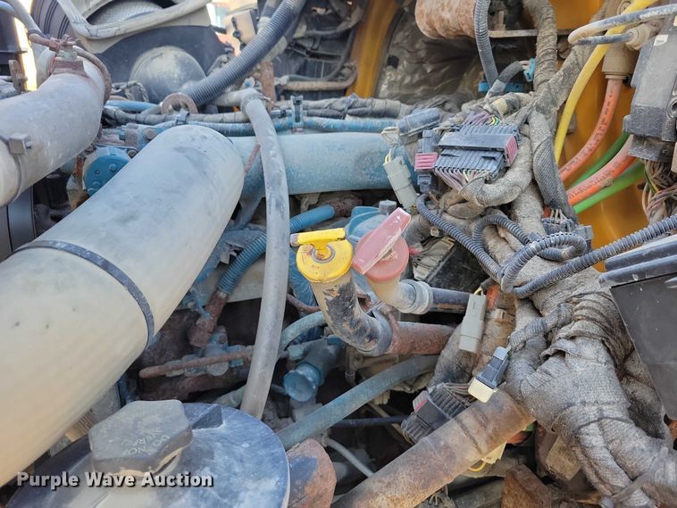 image for item NO9769 2006 International 7300 dump / spreader truck