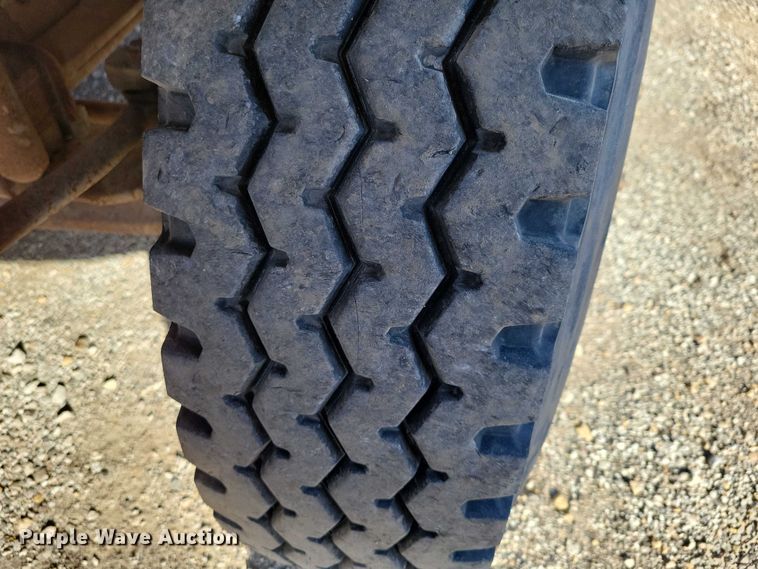 image for item NO9769 2006 International 7300 dump / spreader truck