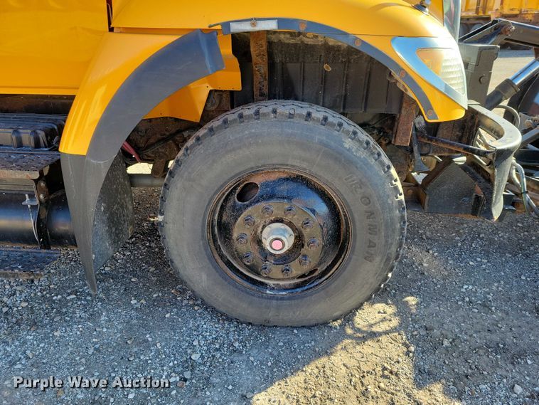 image for item NO9769 2006 International 7300 dump / spreader truck