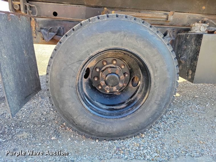 image for item NO9769 2006 International 7300 dump / spreader truck