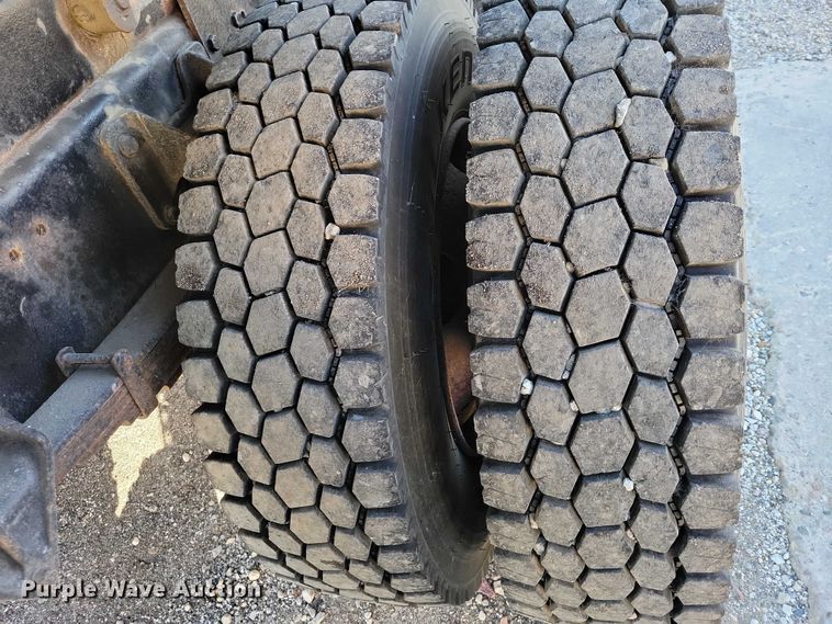 image for item NO9769 2006 International 7300 dump / spreader truck