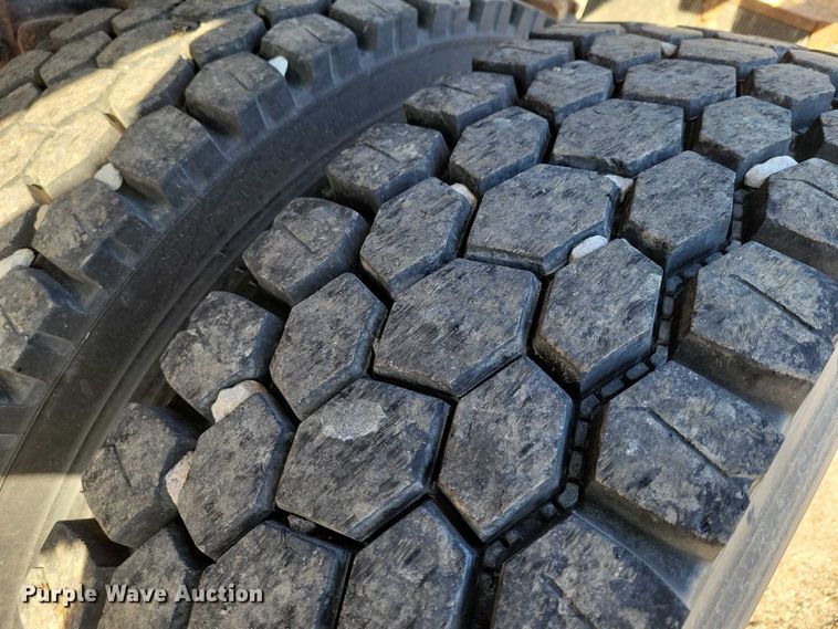 image for item NO9769 2006 International 7300 dump / spreader truck