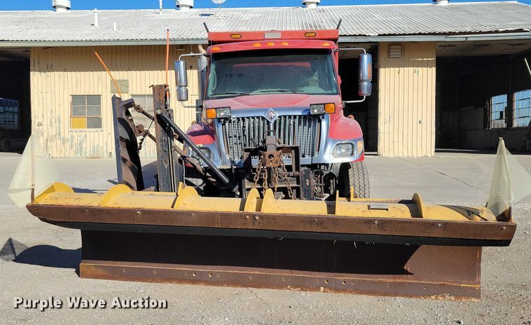 image for item NO9770 2003 International 7400 dump truck