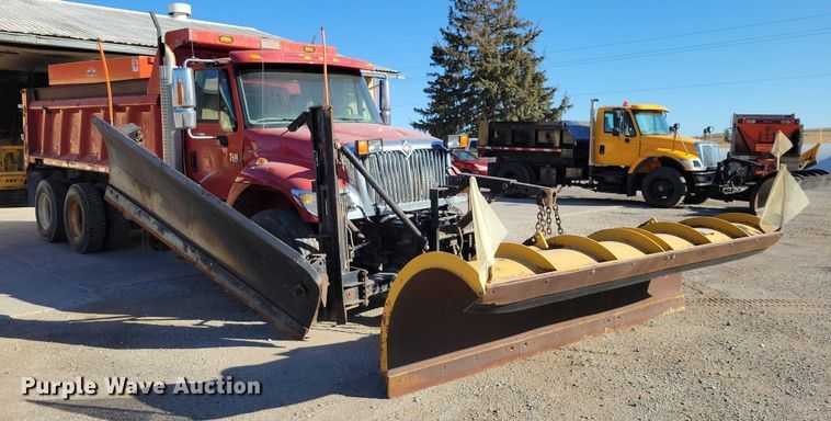 image for item NO9770 2003 International 7400 dump truck