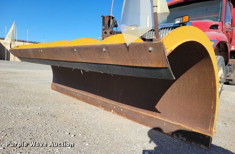 image for item NO9770 2003 International 7400 dump truck