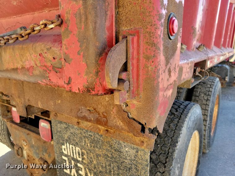 image for item NO9770 2003 International 7400 dump truck